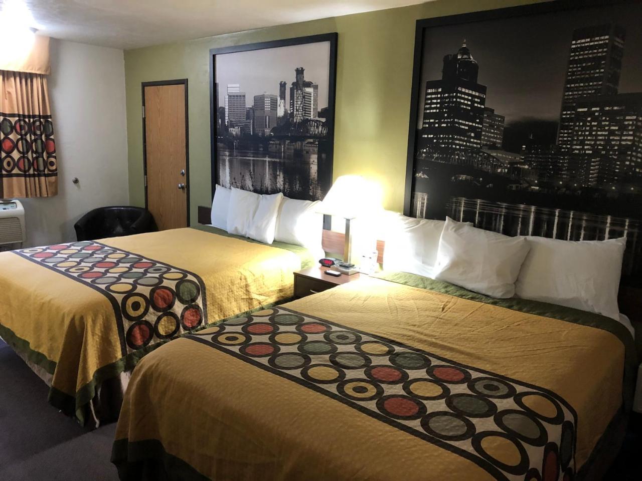Super 8 By Wyndham Salem Hotell Exteriör bild