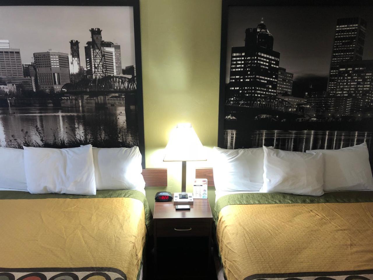 Super 8 By Wyndham Salem Hotell Exteriör bild