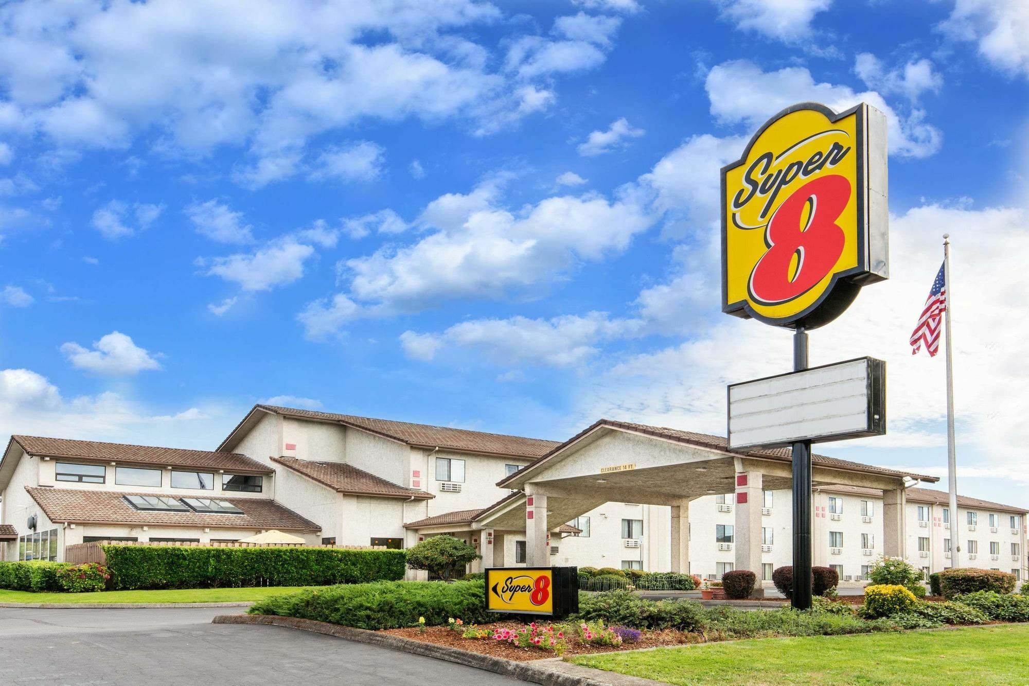 Super 8 By Wyndham Salem Hotell Exteriör bild