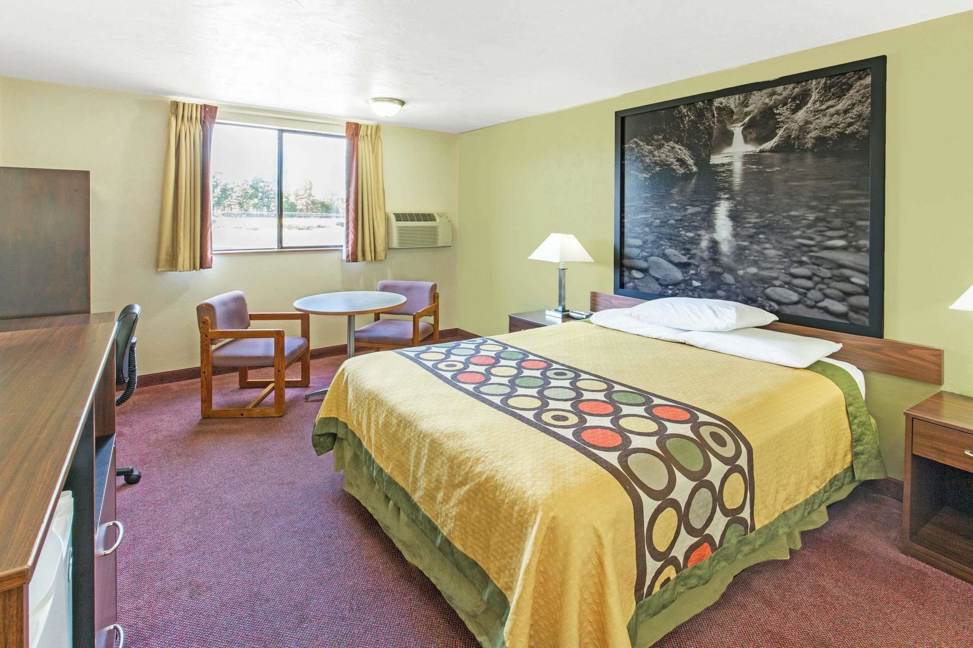 Super 8 By Wyndham Salem Hotell Exteriör bild